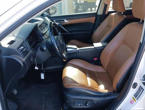 White 2015 Lexus CT 200h Base 4dr Hatchback
