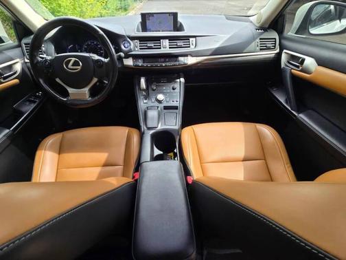 White 2015 Lexus CT 200h Base 4dr Hatchback