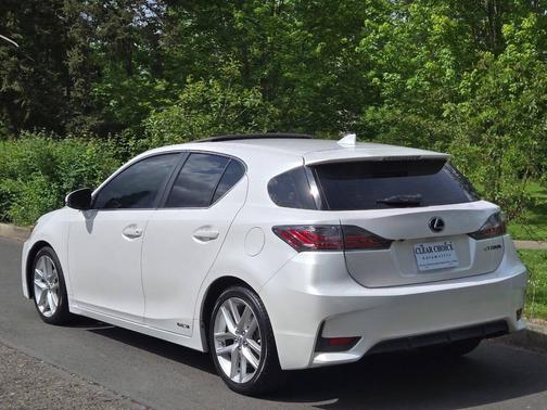 White 2015 Lexus CT 200h Base 4dr Hatchback