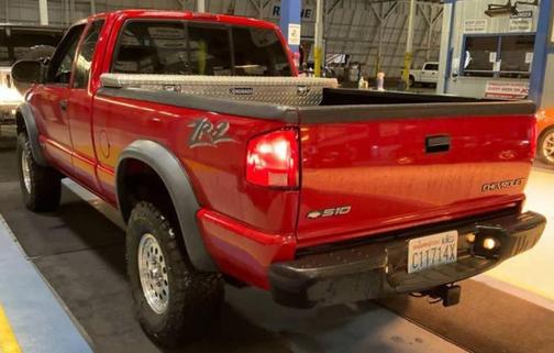 2002 Chevrolet S-10 Base