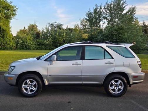 White Gold Crystal 2001 Lexus RX 300 Base