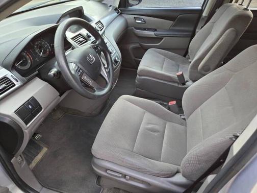 Alabaster Silver Metallic 2014 Honda Odyssey LX
