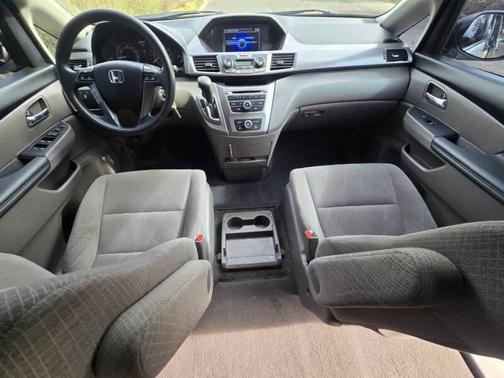 Alabaster Silver Metallic 2014 Honda Odyssey LX