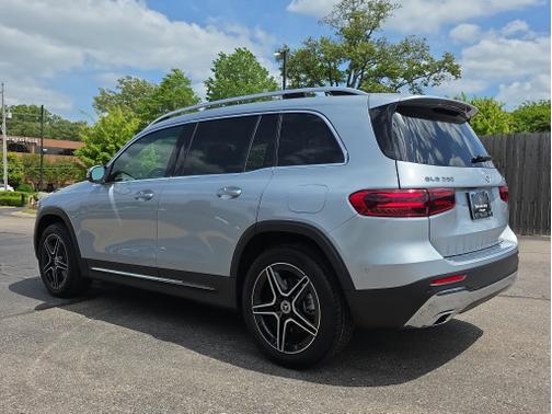 Cirrus Silver Metallic 2026 Mercedes-Benz GLB 250 4MATIC