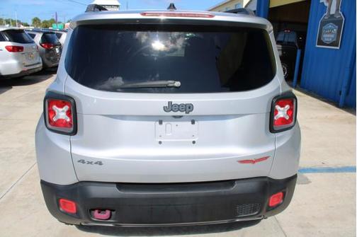 Glacier Metallic 2016 Jeep Renegade Trailhawk