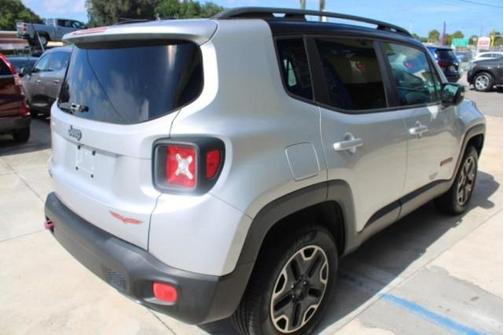 Glacier Metallic 2016 Jeep Renegade Trailhawk