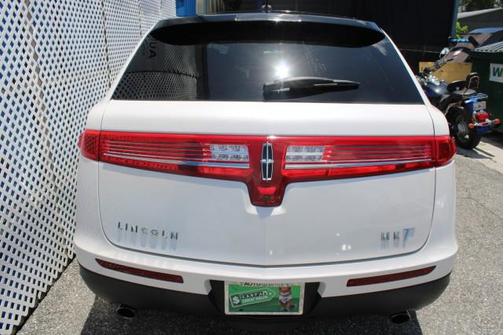 White Platinum Metallic Tri-Coat 2018 Lincoln MKT Reserve