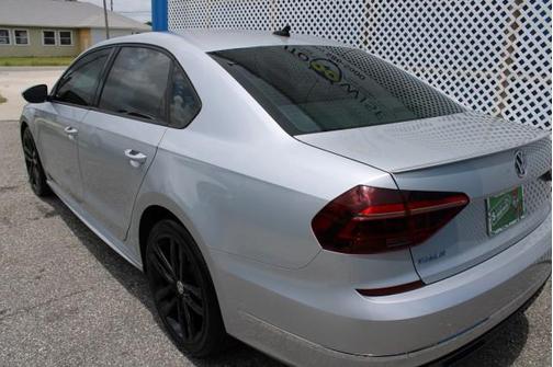 2018 Volkswagen Passat 2.0T R-Line