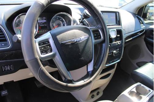 2012 Chrysler Town & Country Touring