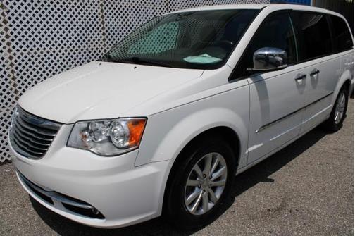 2015 Chrysler Town & Country Limited Platinum