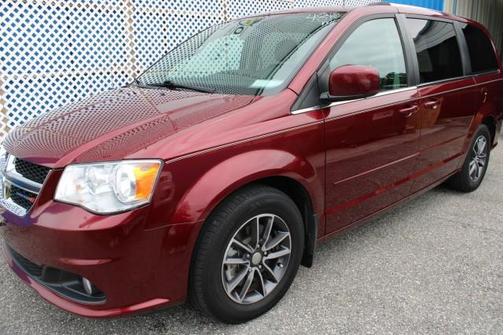 Octane Red Pearlcoat 2017 Dodge Grand Caravan SXT
