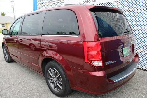 Octane Red Pearlcoat 2017 Dodge Grand Caravan SXT