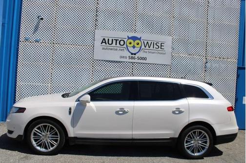 White Platinum Metallic Tri-Coat 2018 Lincoln MKT Reserve