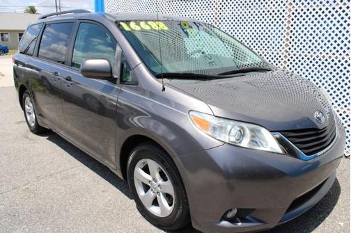 2014 Toyota Sienna LE