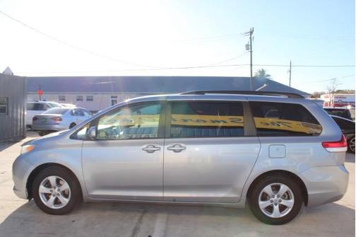 2013 Toyota Sienna LE