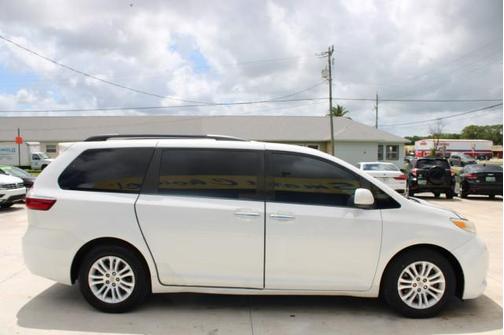 Blizzard Pearl 2015 Toyota Sienna XLE