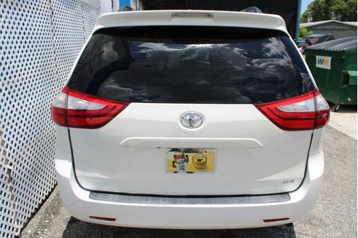 Blizzard Pearl 2015 Toyota Sienna XLE