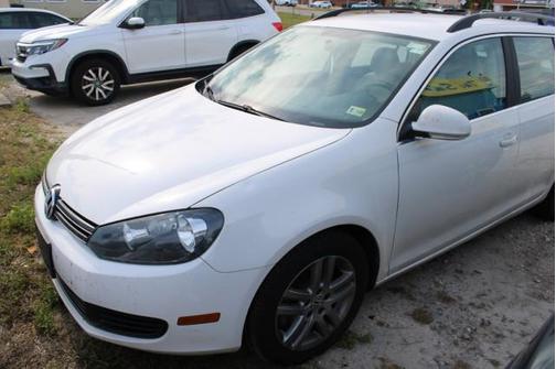 Candy White 2013 Volkswagen Jetta SportWagen TDI
