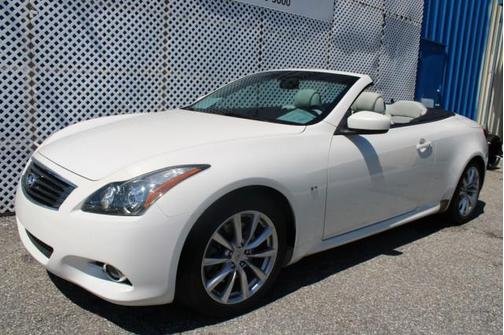 Moonlight White 2014 INFINITI Q60 Sport