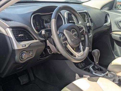 2016 Jeep Cherokee Sport