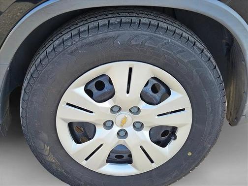 Mosaic Black Metallic 2017 Chevrolet Trax LS