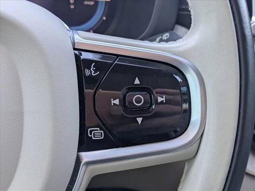 2023 Volvo XC60 Recharge Plug-In Hybrid T8 Ultimate Bright Theme