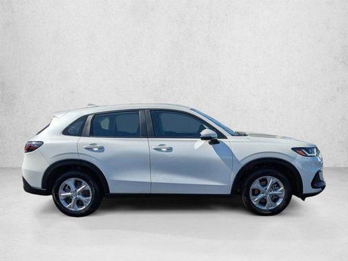Platinum White Pearl 2023 Honda HR-V LX