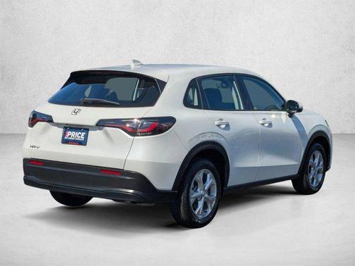 Platinum White Pearl 2023 Honda HR-V LX