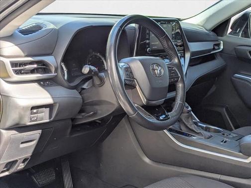 2021 Toyota Highlander LE