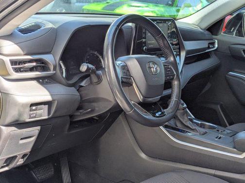 2021 Toyota Highlander LE