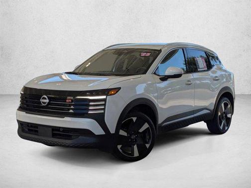 Aspen White Tricoat 2025 Nissan Kicks SR