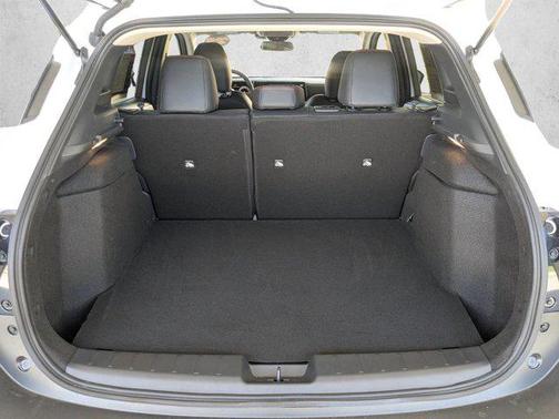 Aspen White Tricoat 2025 Nissan Kicks SR