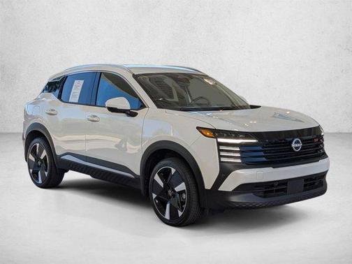 Aspen White Tricoat 2025 Nissan Kicks SR