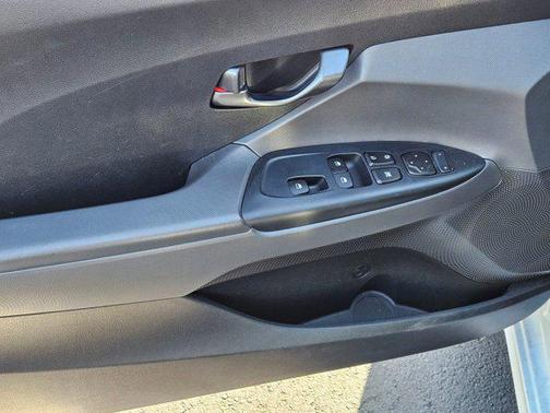 2020 Hyundai Veloster 2