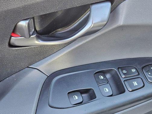 2020 Hyundai Veloster 2