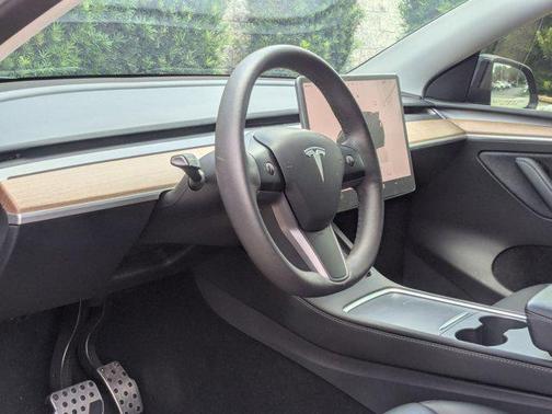 Silver/Gray 2025 Tesla Model Y Long Range Dual Motor Rear-Wheel Drive