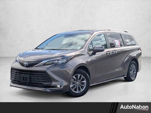 2024 Toyota Sienna XLE 8 Passenger
