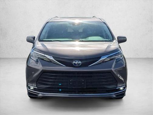2024 Toyota Sienna XLE 8 Passenger