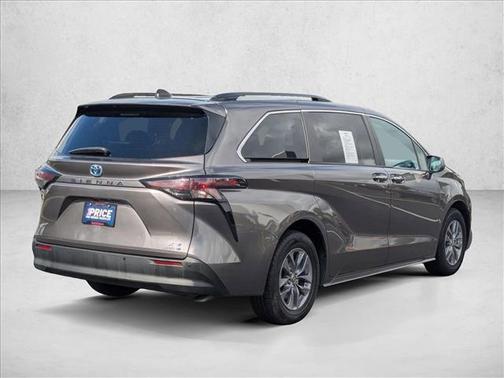 2024 Toyota Sienna XLE 8 Passenger