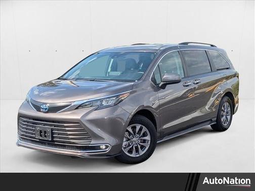 2024 Toyota Sienna XLE 8 Passenger