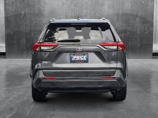 2020 Toyota RAV4 LE