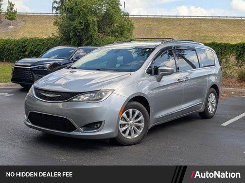 Billet Silver Metallic Clearcoat 2018 Chrysler Pacifica Touring-L