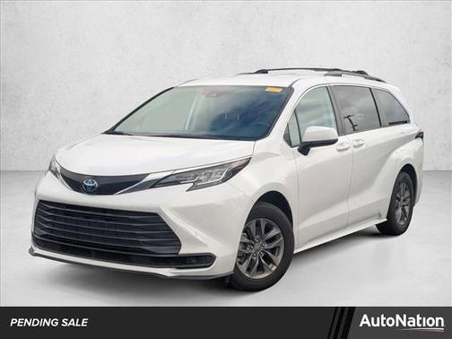 2022 Toyota Sienna LE