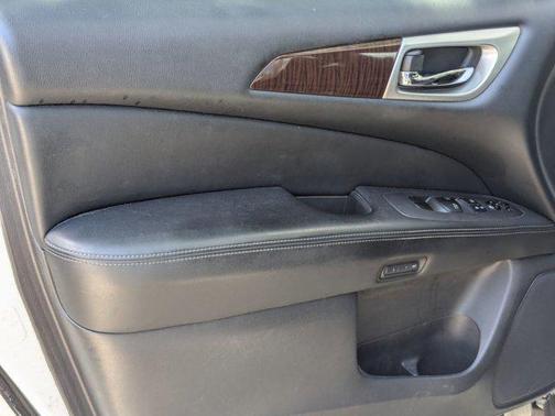 2016 Nissan Pathfinder SL
