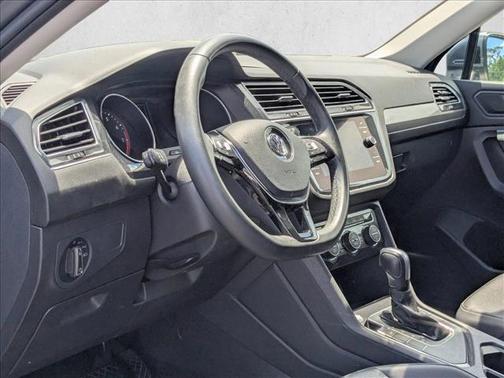 Silver/Gray 2020 Volkswagen Tiguan 2.0T SE