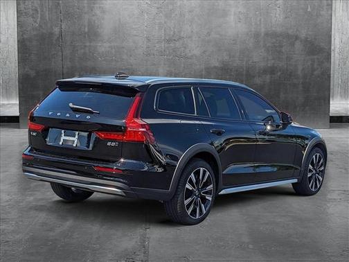 2023 Volvo V60 Cross Country B5 Ultimate