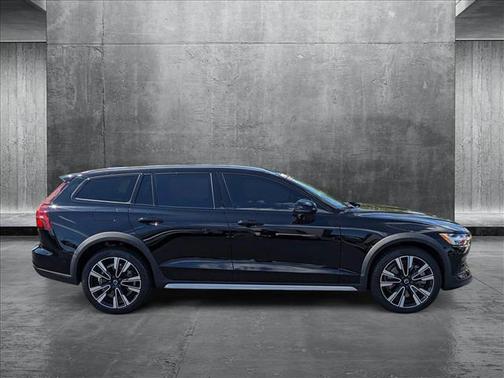 2023 Volvo V60 Cross Country B5 Ultimate