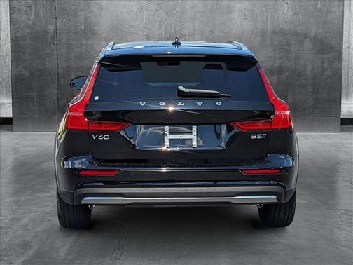 2023 Volvo V60 Cross Country B5 Ultimate