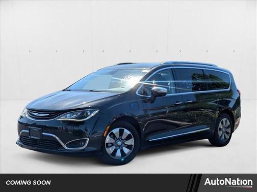 2017 Chrysler Pacifica Hybrid Platinum
