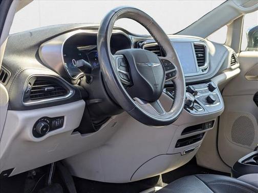2017 Chrysler Pacifica Hybrid Platinum